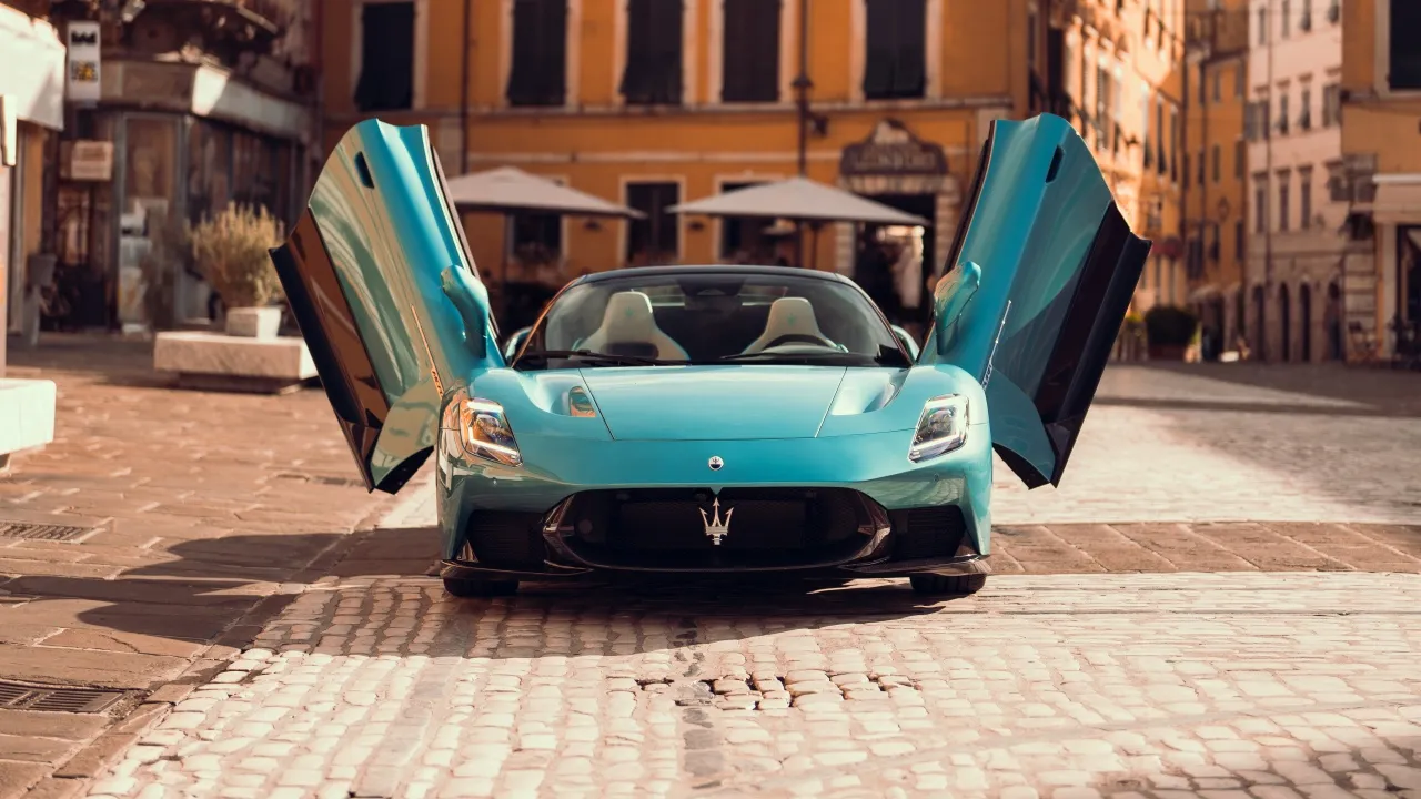 Maserati MCPURA Cielo, Vertical, 2025, 5K