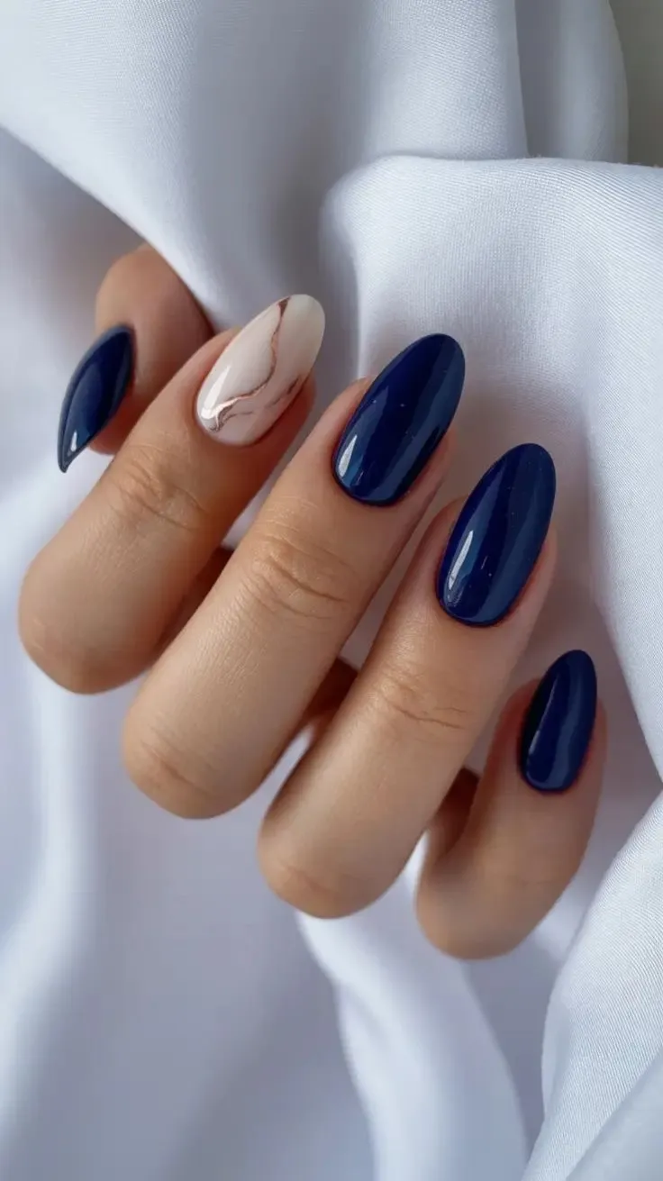 Fresh Almond Nail Inspiration Winter 2025–2026: Midnight Marble