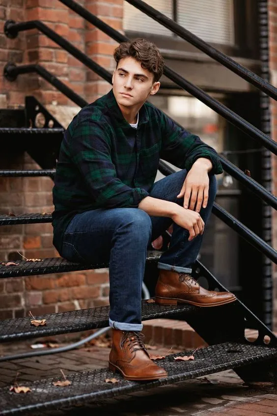25 Unique & Creative Senior Picture Ideas for Guys