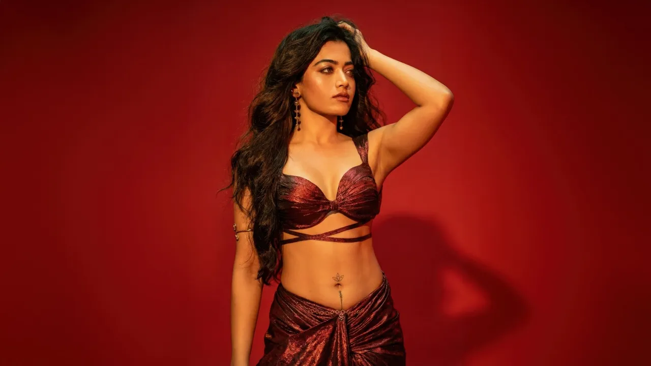Rashmika Mandanna, Glamorous, 5K, Indian actress, Red background