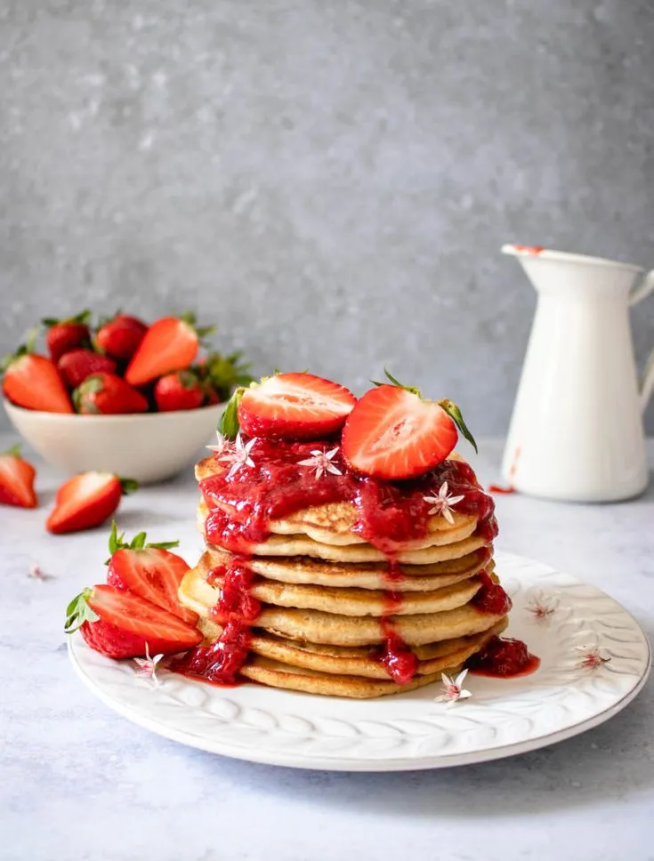 Vegan Strawberry Pancakes - The Delicious plate