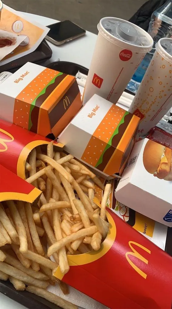 These Starbucks Drinks Look So Yummy : Passion Fruit & Strawberry Refresher