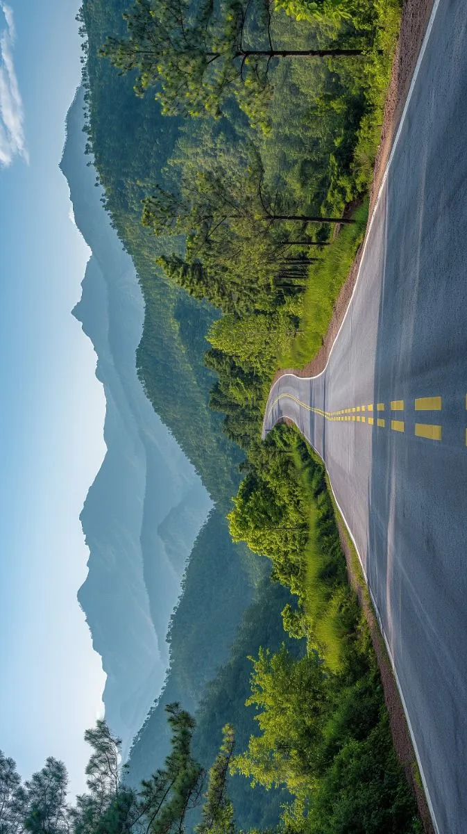 Desktop wallpaper - Serene mountain road