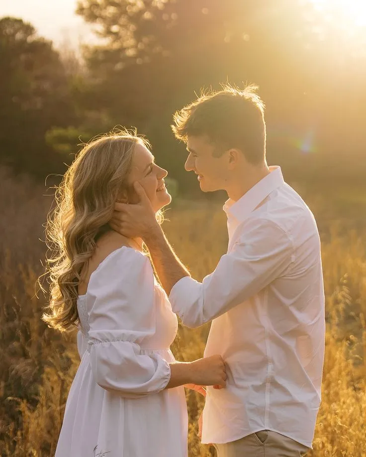 courtney&amp;nathan and the perfect windy golden hour evening 🥺🫶🏽🌅I simply CAN NOT WAIT until wedding day!!!!#greenvilleweddingphotographer #scweddingphotographer #eastcoastweddingphotographer #travelersrestweddingphotographer #ncweddingphotographer