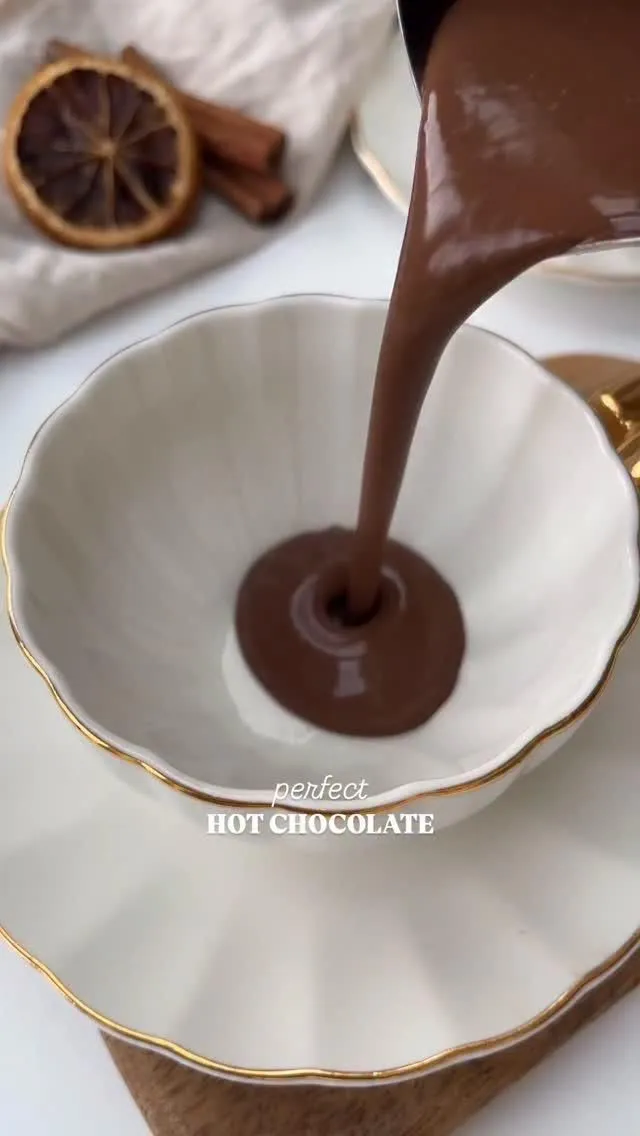 perfectly thick hot chocolate! favourite Christmas dessert in our home 🫶 recipe as always on my blog ✨Comment ‘recipe’ and I’ll send you the link 🥰_hot chocolate recipe, christmas recipe, thick hot chocolate, winter dessert, Christmas dessert