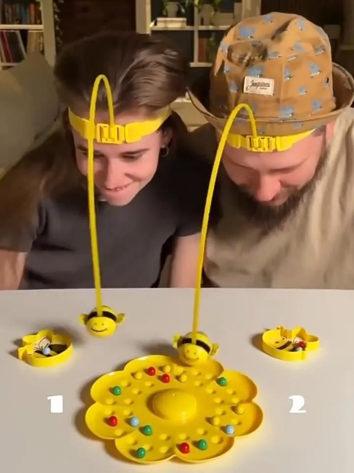 🔥Limited Time 49% Off✨ Colorful Multifunctional Magnetic Bee Toy String Game