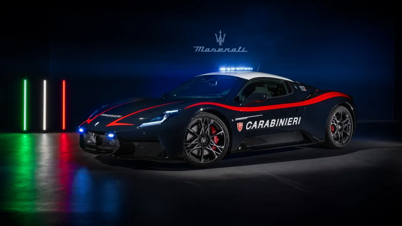 Maserati MCPURA Carabinieri, 2025, 5K, 8K, Dark background