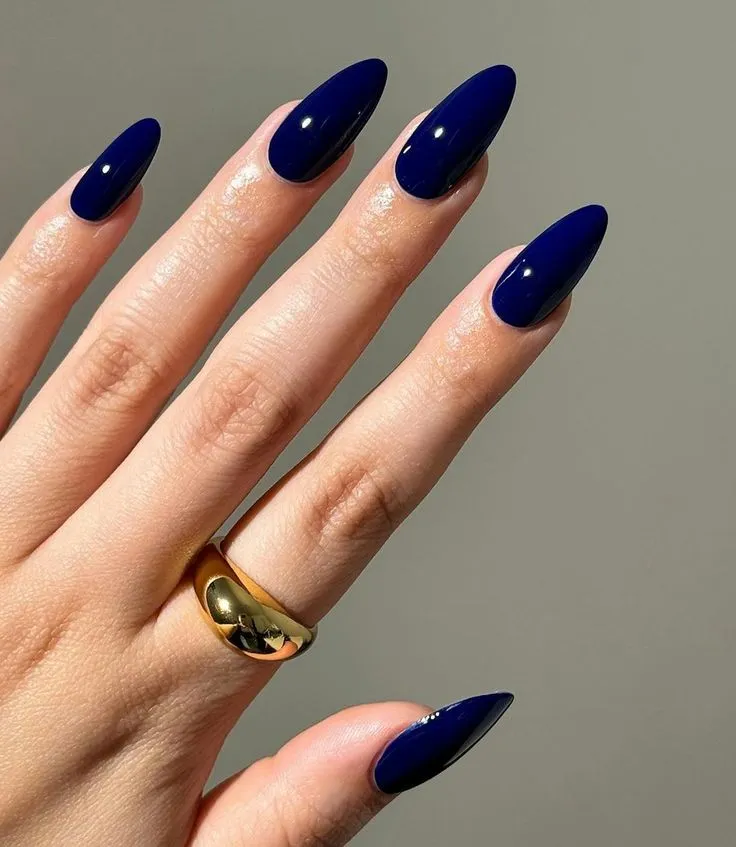 Sapphire Blue, Rich Cappuccino, & 10 Nail Polish Colors To Try This Winter