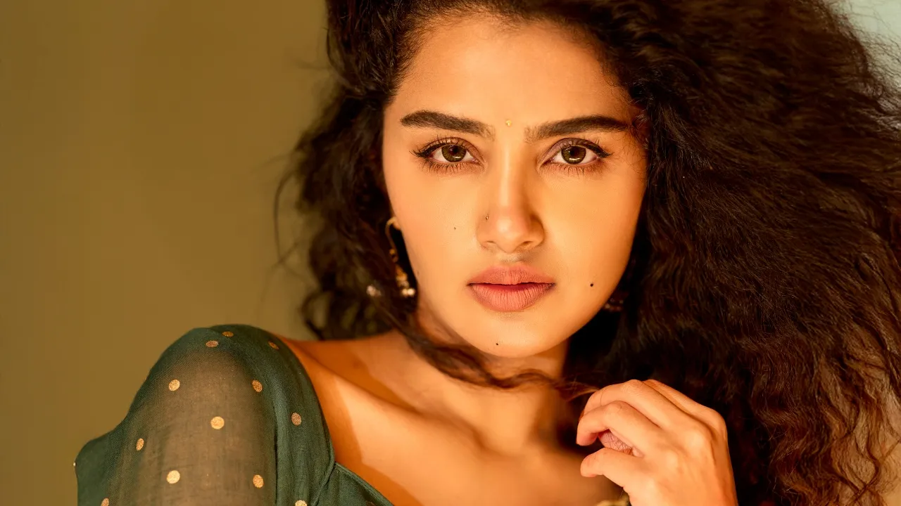 Anupama Parameswaran, Portrait, 5K, Vertical, Indian actress