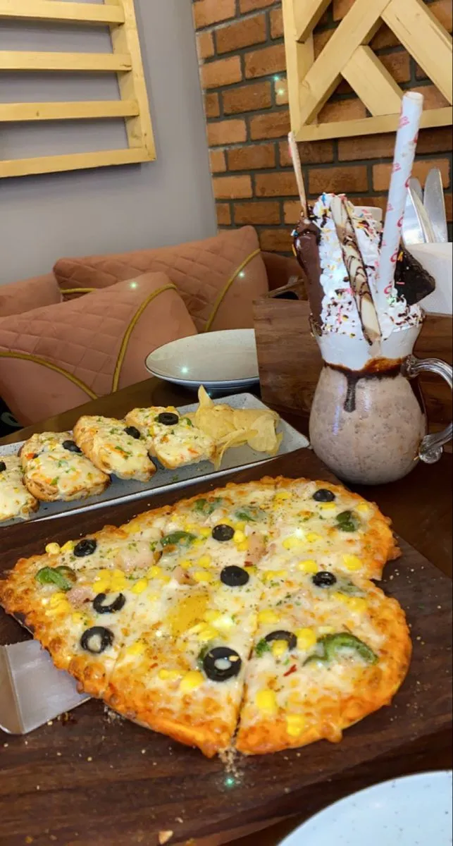 pizza 🤍💛💚🤎