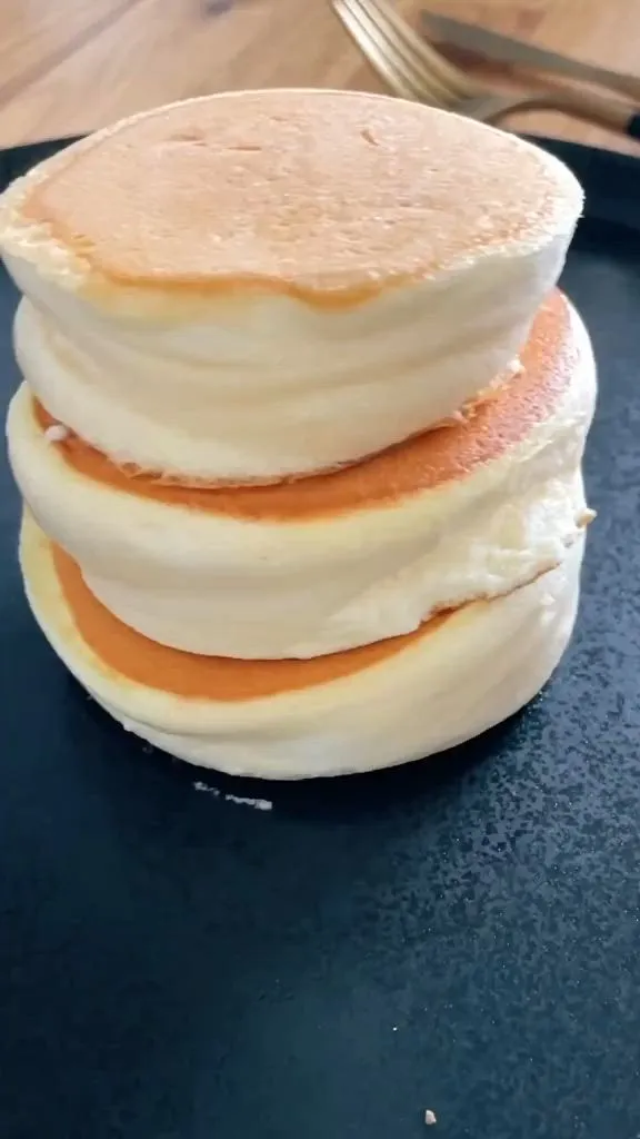 Easy To Make Fluffy Japanese Souffle Pancakes