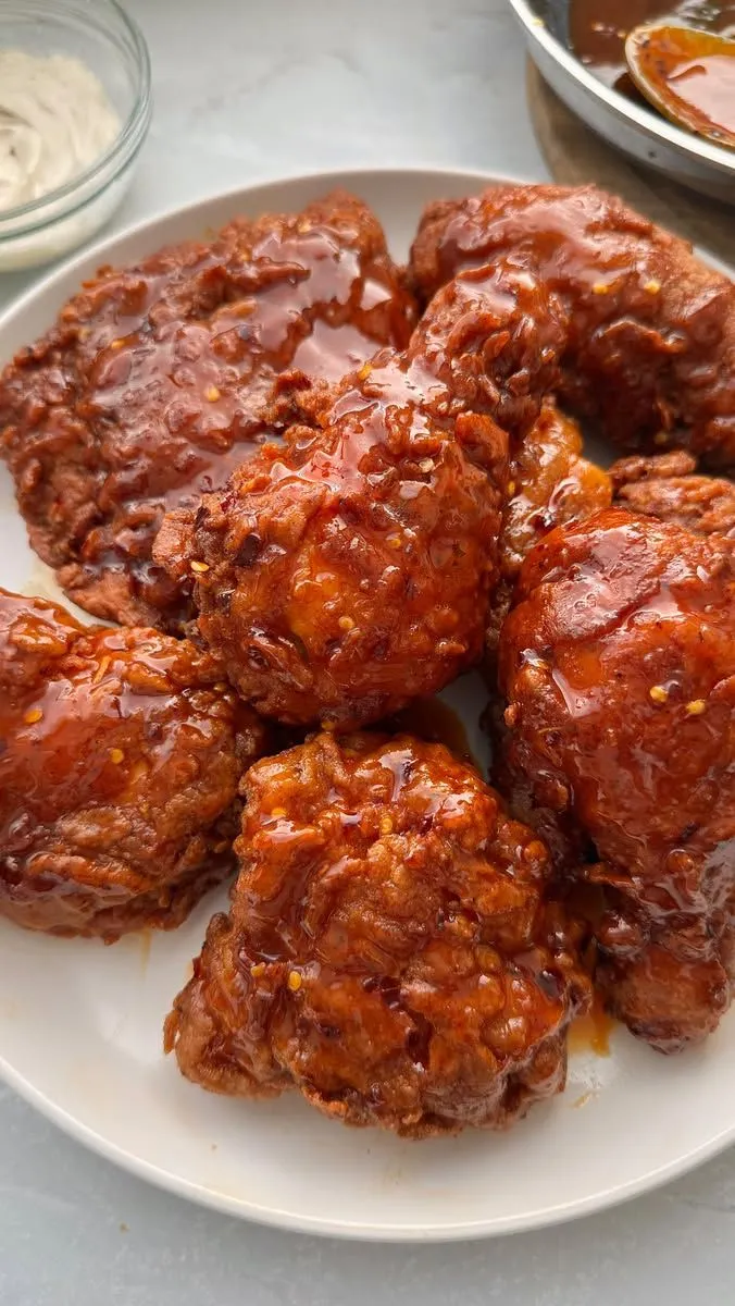 34K views · 6.2K reactions | Crispy fried chicken tossed in a sweet-heat hot honey buffalo glaze that’s sticky, juicy, and seriously irresistible. Just look at that glaze 🤤🍯🌶️ 📌 Recipe below — save this for later! Ingredients 1kg Thighs and drumsticks For